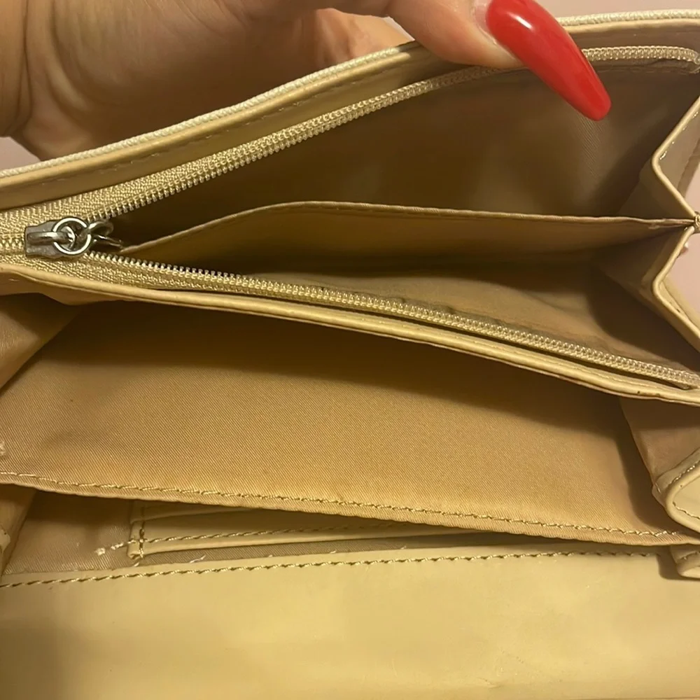 GUESS Zip Wallet - Picture 3 of 3